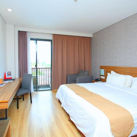 Swiss-Belhotel Sorong Exterior foto
